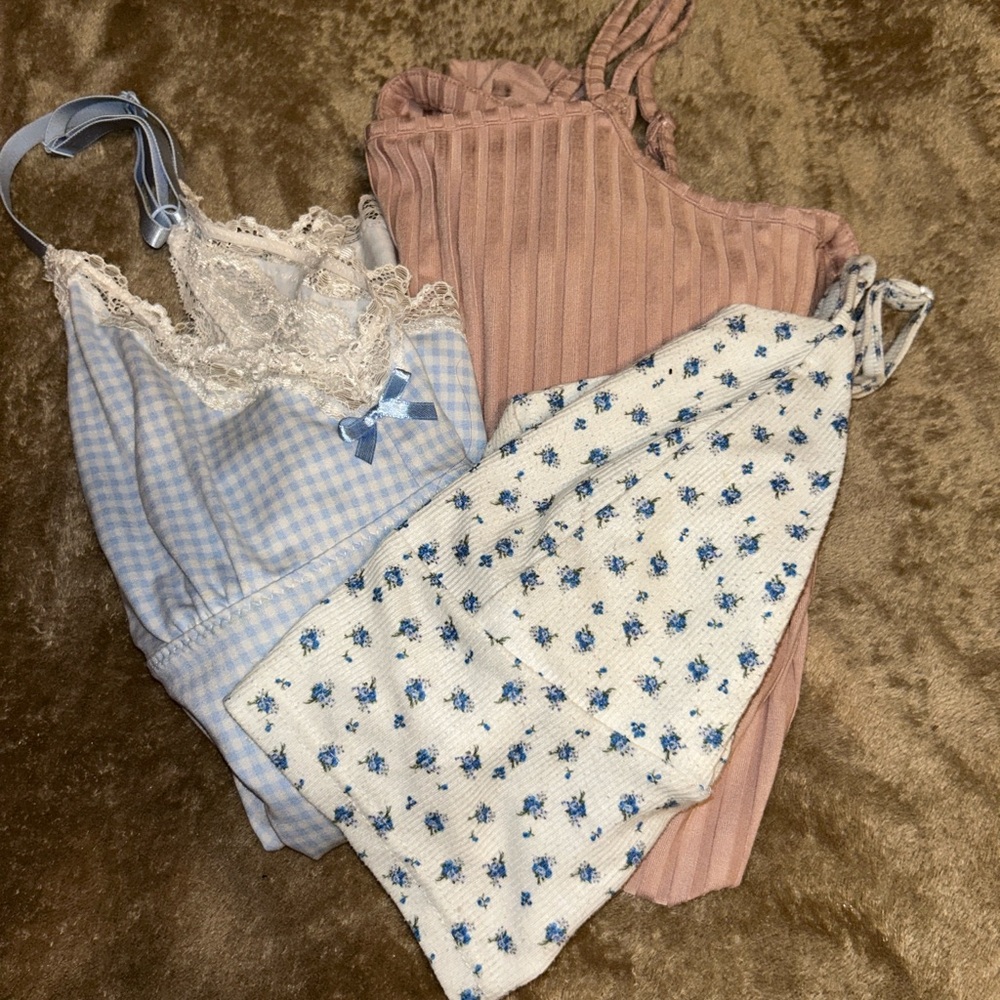 Bundle of women’s cropped tops
